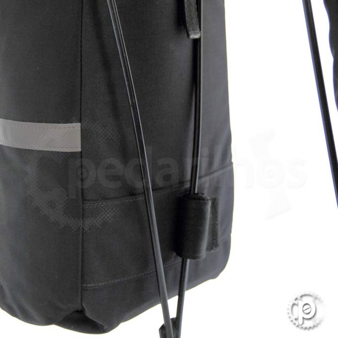 Alforge para Bike 30L Alpamayo Fixação com velcros na parte inferior do bagageiro