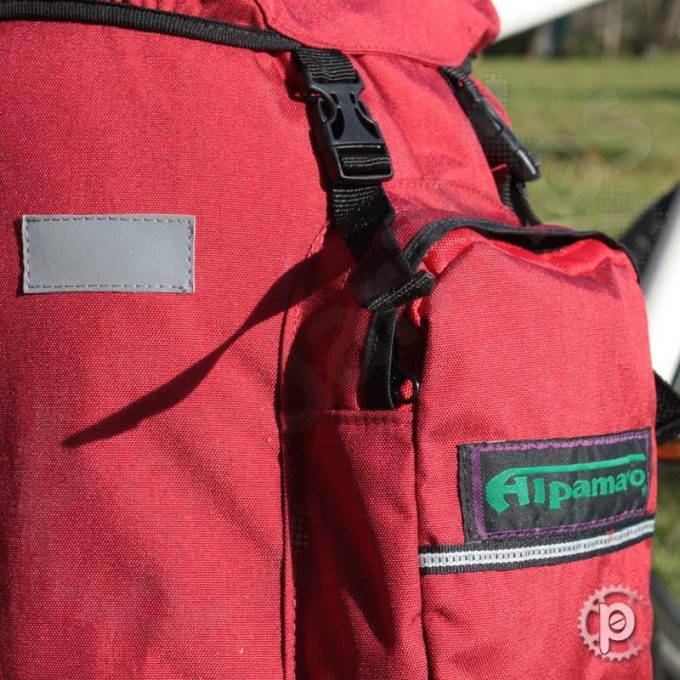 Alforge para Bike 30L Alpamayo Fechamento da tampa com fivelas tridente e regulagem das fitas