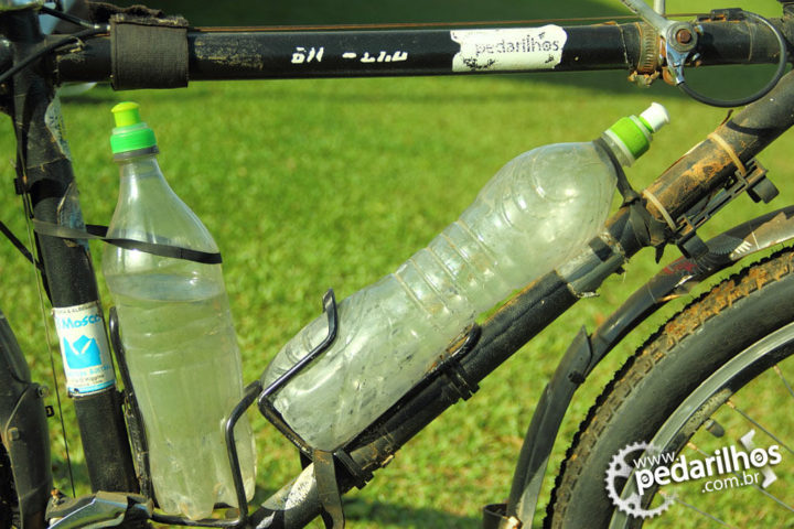 Recomendação Bicicleta Cicloturismo: Suportes comuns com garrafas de 1,5 até 2L